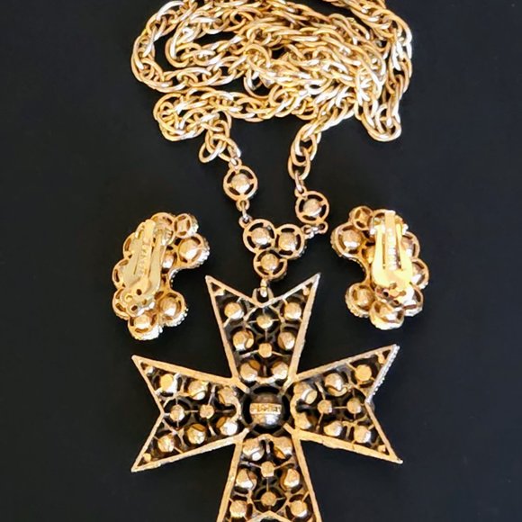 Vintage Lisner Black & Topaz Rhinestone Maltese Cross Necklace and Earring Set - Picture 6 of 7